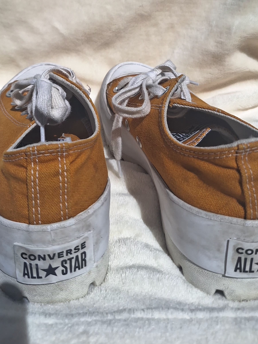 Converse Women Low Top Sneakers in Mustard Yellow and White Size 7 - Picture 5 of 11